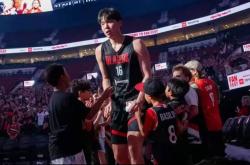 爱游戏官网清晨斯图加特备战NBA季后赛；篮板制胜细节曝光；球迷炸锅；年轻球员得到机会的简单介绍