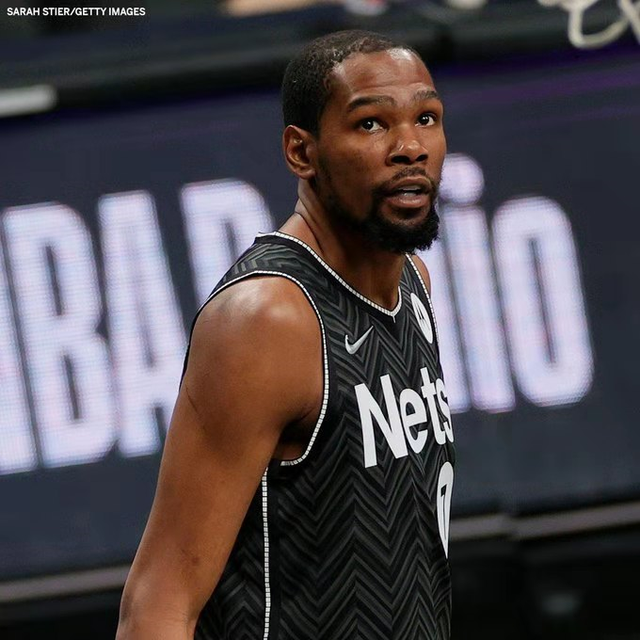 法甲赛程吃紧，本菲卡转会期复出首秀，更衣室稳定，临场指挥获称赞的简单介绍